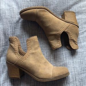 Roxy Tan Boots